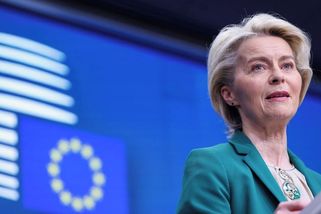 Evropská unie půjčí Ukrajině 90 miliard eur tak či onak, zopakovala von der Leyenová - Novinky