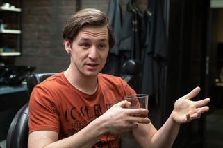 S písní v tísni vzpomíná na Masarykovu nejmilejší skladbu a uráží nejen gaye, ale každého se zbytky vkusu