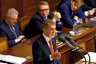 ON-LINE: Poslanci dál jednají o nedůvěře vládě - Novinky