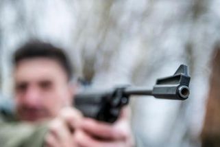 Na hypotéku zapomeňte. A dětem rušíme účty. Banky dusí klienty, kteří vyrábí zbraně