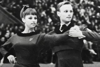 Sourozenci Romanovi sbírali krasobruslařské tituly i úspěchy v revue. Rozdělila je až tragická smrt - Médium.cz