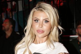 Lela Vémola vytasila silný kalibr. Předvedla své silikonové zbraně v bazénu v Thajsku