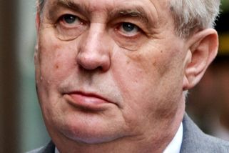 Miloš Zeman a jeho chorobopis: Exprezidenta šílený životní styl dohnal už mnohokrát - Médium.cz