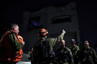 Írán vyslal na Izrael balistické střely, nejméně jedna nesla kazetovou munici - Seznam Zprávy