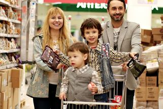 Ponižování u pokladen? Proč nás supermarkety nutí pracovat za pokladní - Médium.cz