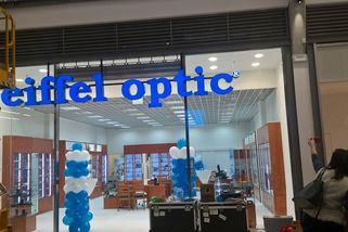 Děláme bez výplaty, říká prodavačka z Eiffel Optic v Praze - Novinky