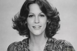 Otec ji zavrhl ve třech letech. Deset let byla Jamie Lee Curtis závislá kvůli ponížení od kameramana - Médium.cz