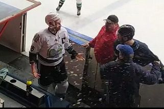 Nechutný souboj o druhou ligu. Kapitán jako smyslů zbavený i bitky hráčů s fandy. V Kralupech se nedohrálo - Sport.cz