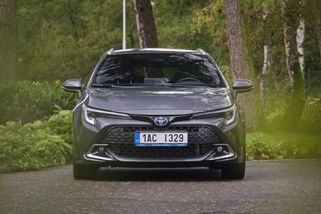 Sleva 150 000 Kč. Češi už ví, že tenhle kombík je lepší než Octavia: Jezdí za 4,5 l/100 km, má velký kufr a 10 let záruku