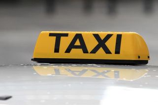 Senior z Novojičínska uvěřil podvodníkům. Peníze mu zachránil taxikář - Novinky