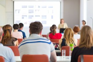 Kolik v Česku stojí normální život a proč na něj polovina lidí nedosáhne - Seznam Zprávy