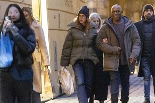 Pretty Woman je v Praze! Julia Roberts se procházela svátečními uličkami metropole. S líčením se nezdržovala - Super.cz