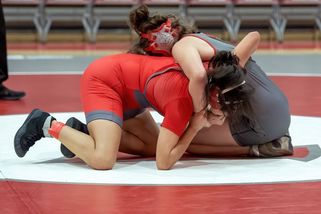 Strčila mi tam prsty! stěžuje si zápasnice na transgender soupeřku - Sport.cz