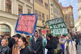 Petici za odvolání ministra Klempíře podepsaly téměř 4000 lidí