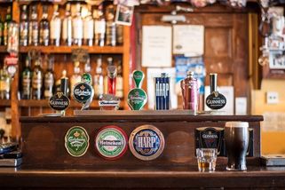 Kvíz: Dokážete přiřadit česká piva k městům jejich původu? - frews.cz