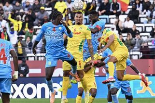 Skandál na africkém šampionátu. Outsider se domáhal penalty, jenže nefungoval VAR - Sport.cz