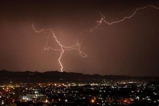 Frýdecko-Místeckem se prohnala prudká bouřka - Novinky