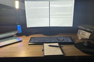 O dani, které říkáme spravedlivá - Médium.cz