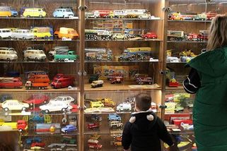 Autíčka, vláčky i traktory. Muzeum vrací návštěvníky do éry skutečných hraček