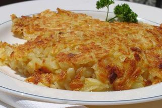 Vynikající bramborák z plechu, který se vůbec nesmaží: Tato moderní a mnohem zdravější verze zasytí celou rodinu. Ušetříte si spoustu času