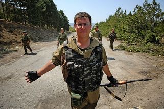 Dobytí nepravděpodobné, přesto Rusové zkouší „pás pevností“ prorazit. Ztráty stoupají do extrému. Ukrajinci je kosí po tisících