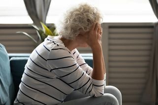 Po smrti partnera nevzniká nárok na vdovský důchod automaticky. Řada lidí na něj nedosáhne