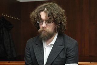 Zarostlého podivína pustili z ústavu. V Brně pak zavraždil muže a hodiny mučil jeho přítelkyni | Hlasy zločinu