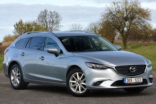 Klasická atmosféra, manuál a kombík? Na trhu je vlastně jen jedno takové auto. A máte štěstí, je skvělé! - Garáž.cz