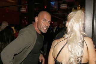 Takhle hubne Charlotte Štiková. Snoubenec jí dává do těla