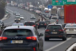 Stát zkouší, co lidé strpí. Ministerstvo řeší mýtné i pro osobní auta - Novinky