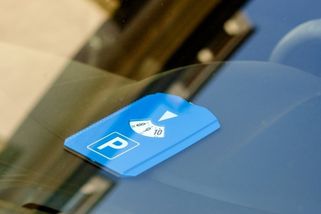 Češi našli trik, jak obejít placené parkování. Policie už varuje před pokutami