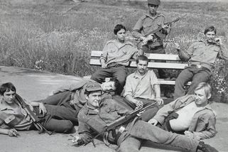 Rostoucí šikana v armádě za normalizace a marné snahy orgánů o její potlačení - Médium.cz