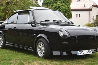 Vypadá jako Porsche, ale je to Škoda. Parádní sporťák vypiplali v každém detailu