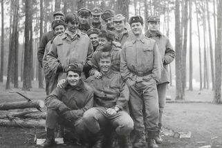 Vojna za socialismu: sebevraždy v prvním měsíci, šikana v kasárnách a cesty k modré knížce - Médium.cz