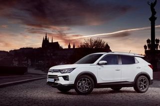 Nejen český lid vesnický může jásat. V akci je teď k mání výborné SUV s plnou výbavou a silným motorem za cenu litrové Fabie - Autobible.cz - Předjedeme vaše představy!