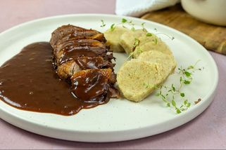 Švestková omáčka je opravdu jednoduchá a dokonale ladí s masem | Apetit