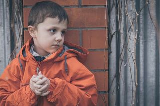 Děti umírají rukou rodičů, u kterých je nechaly úřady. Kde je chyba, ukáže komise - Novinky