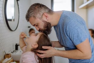 Otec je víc než pouhý živitel. Moderní tátové mění pravidla hry - Novinky