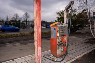 FOTO: Smutná krása opuštěných benzinových pum