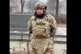 Solovjov ve vojenské uniformě s rukama za zády oznámil dobytí města Pokrovsk - Novinky