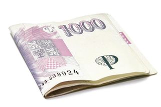 Pivo za 100 Kč, palačinka za 180 Kč. Češi na vánočních trzích zběsile utrácí - Médium.cz