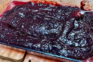 Od tety mám skvělý recept na povidla – jen dám švestky do trouby a o víc se nestarám. Žádné míchání, žádná práce a výsledek je dokonalý