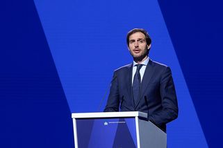 Systém obchodování s emisemi má v EU značnou podporu tvrdí eurokomisař Hoekstra