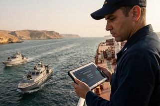 Proplutí Hormuzem má novou cenu: Írán vybírá mýtné v kryptoměnách i jüanech