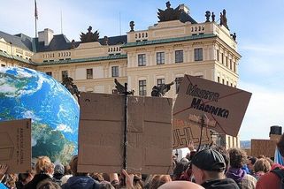 Zástupci Motoristů sobě si pletou ministerstva s vedlejšákem - Médium.cz