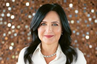 Ukrajina mrzne, proto tam Renáta Kellnerová s dcerami posílají 170 milionů. Radily se i s prezidentem