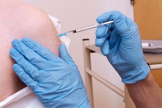 Dotyk | Očkování proti covidu má více pozitiv. Těhotné ženy chrání před preeklampsií