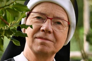 „Když si zlomím nohu, modlitba nestačí.“ Sestra Angelika otevřeně o depresi, víře i životě v klášteře