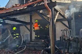 Na Olomoucku hořela část rodinného domu. Škoda přesáhne milion korun - Novinky