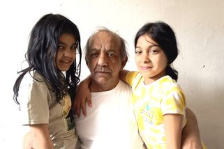 REPORTÁŽ: V bytě 1+1 pod uhelnou haldou a 12 dětí Milana z Ostravy. Jedno už je v nebi